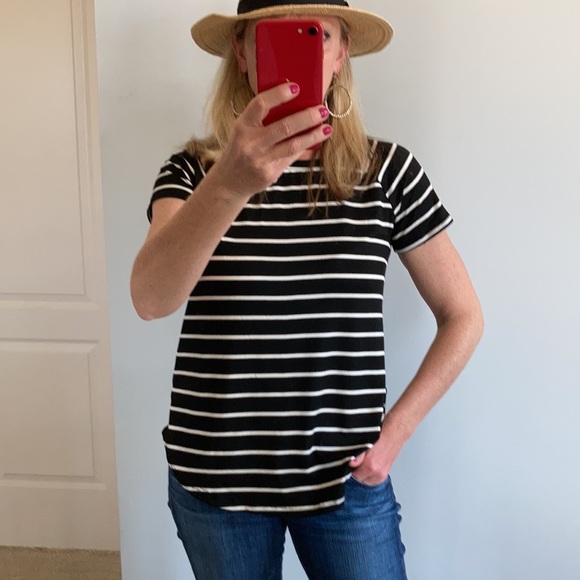 Short Sleeve Black & White Tee - Picture 2 of 10